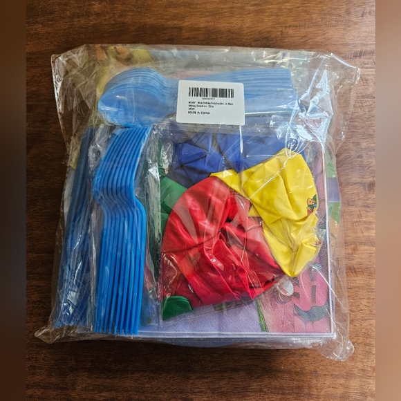 New in the bag Big Mario Birthday decorating kit. - Picture 2 of 3